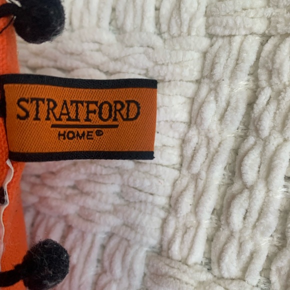 5 PIECE HALLOWEEN BUNDLE INCLUDES COLLECTORS ITEM - Picture 9 of 14